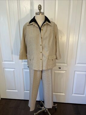 Allison Daley suit